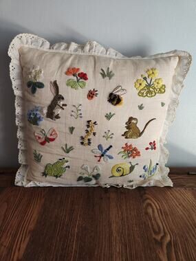 Rare Erica Wilson Woodland Critters Crewel  Embroidery  Pillow Frog Bunny  16x16